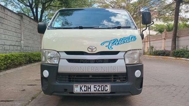 Toyota HiAce 2015 Yellow