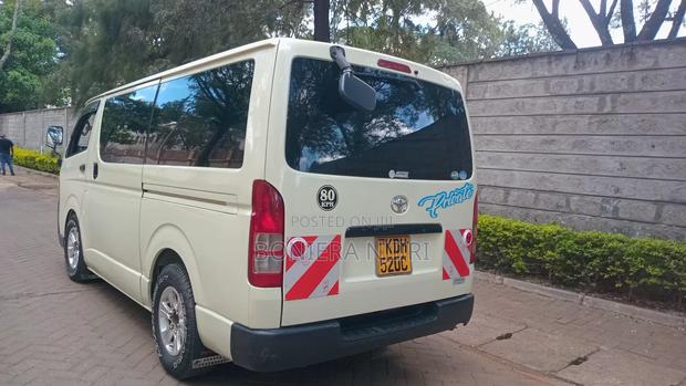 Toyota HiAce 2015 Yellow - thumbnail 4