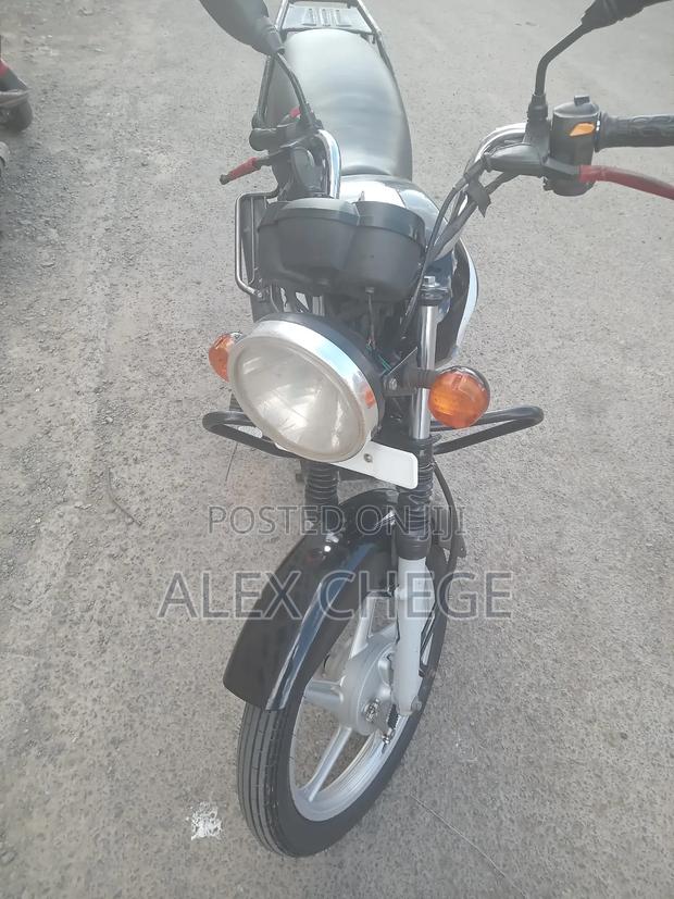 TVS HLX 125 2025 Black