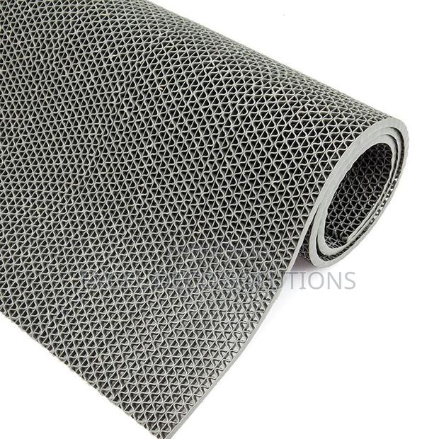 Anti Slip S Mat for Wet Floor Areas, Shower and Bathroom Use