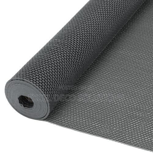 Anti Slip S Mat for Safe Walking in Bathrooms and Wet Spaces Use