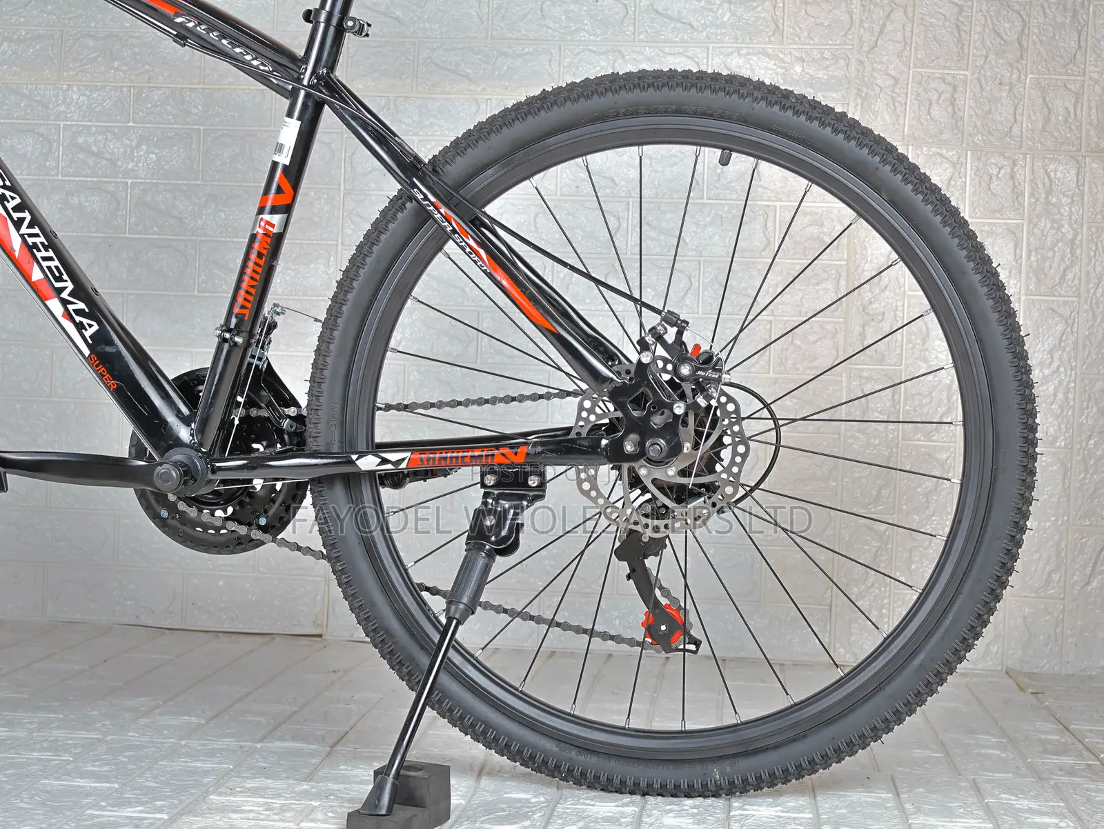 Sanhema Mountain Bike – 26′′, 21-Speed Adventure Bike