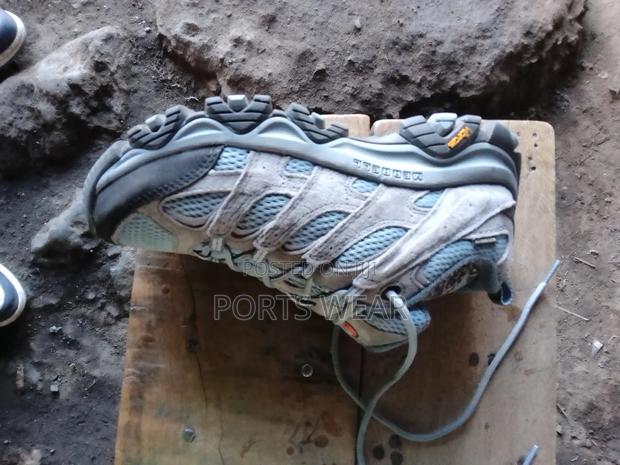 Best Hiking Shoes - main view