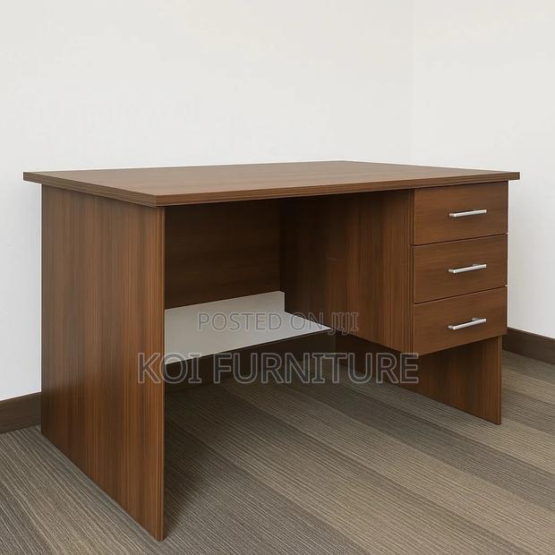 Office Desk; 1.2m Home Office Desk With Lockable Drawers