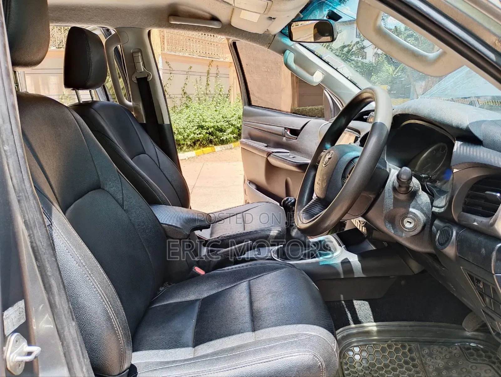 Toyota Hilux 2015 Gray