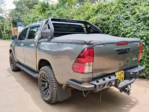 Toyota Hilux 2015 Gray