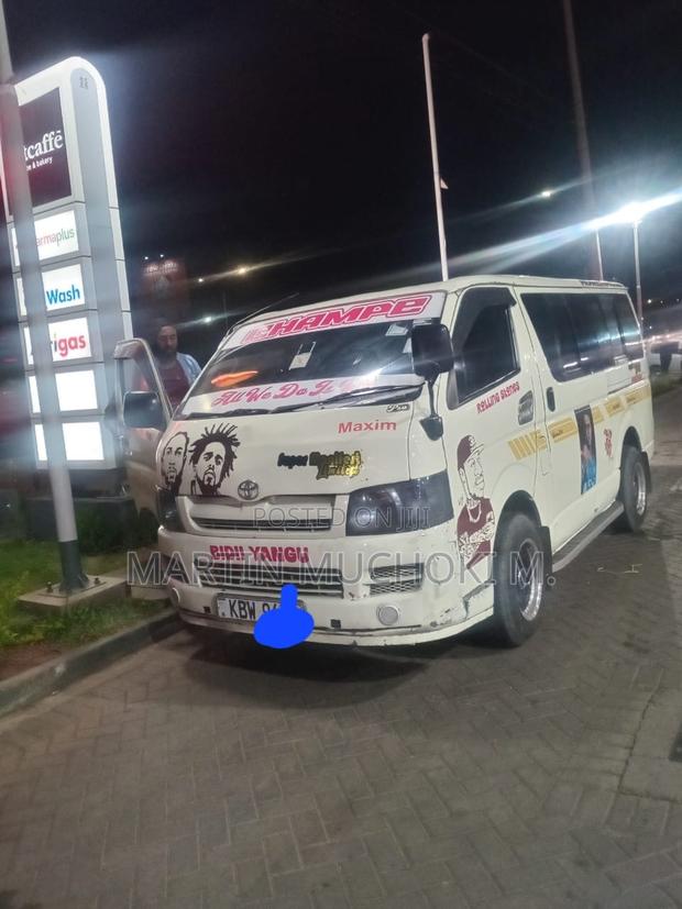 Toyota HiAce 2007 White