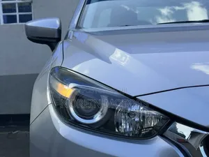 Mazda Axela 2018 Off white