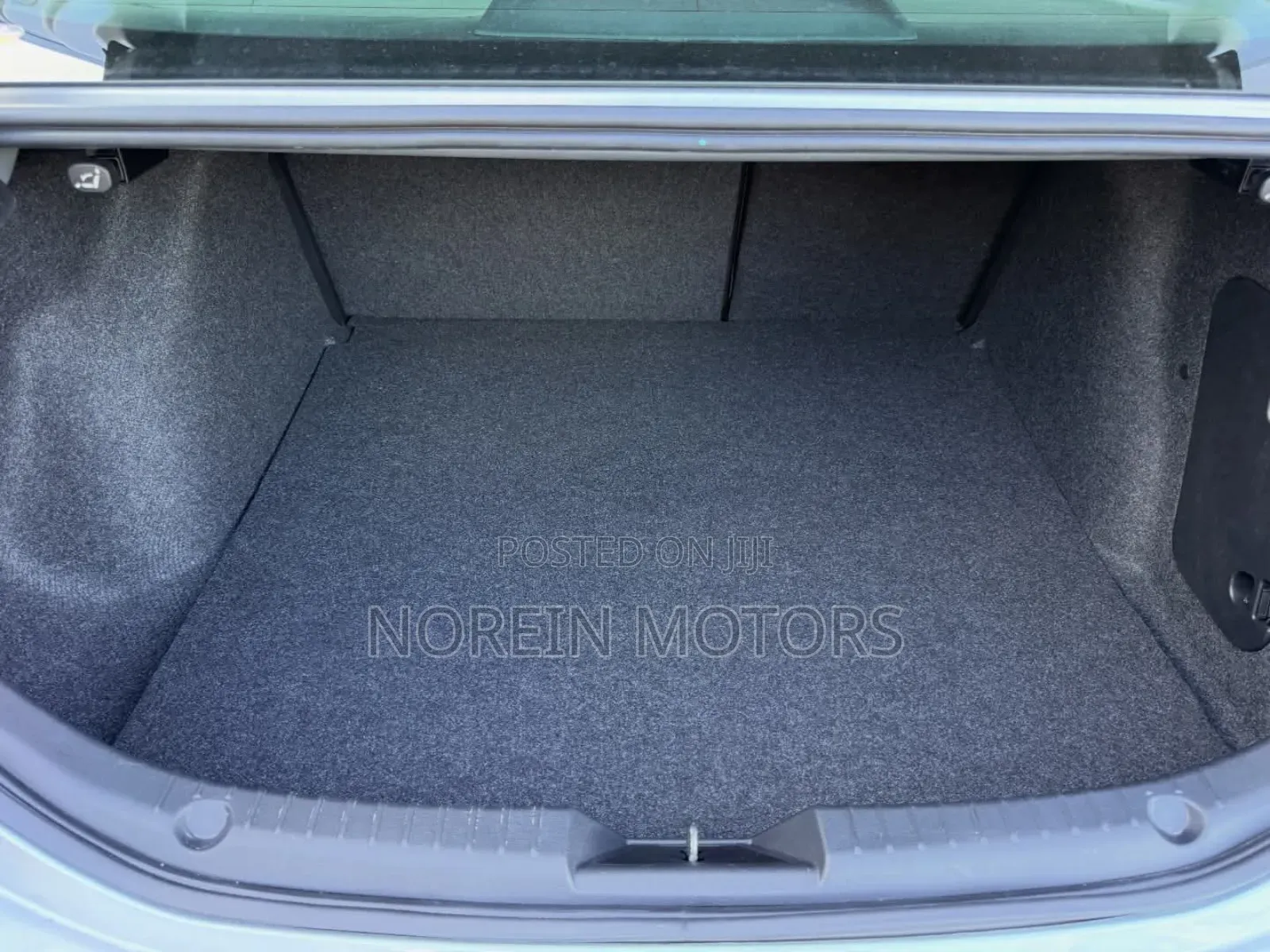 Mazda Axela 2018 Off white