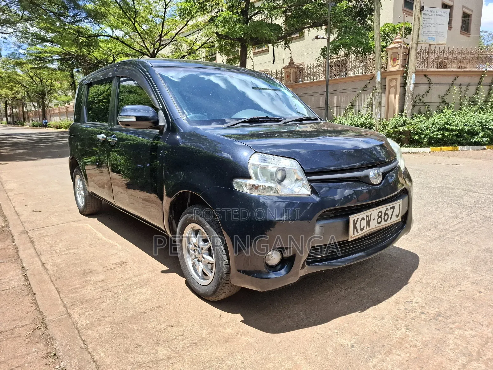 Toyota Sienta 1.5 FWD 2012 Black