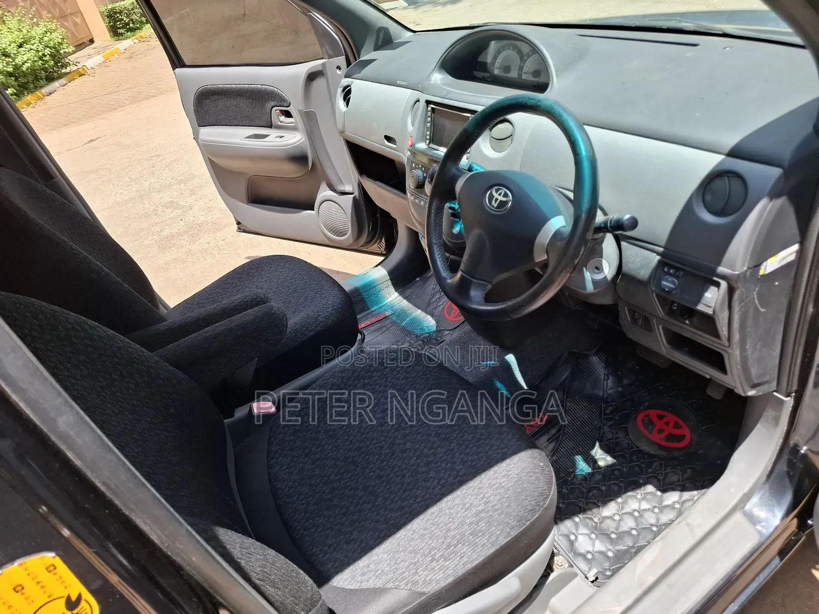 Toyota Sienta 1.5 FWD 2012 Black