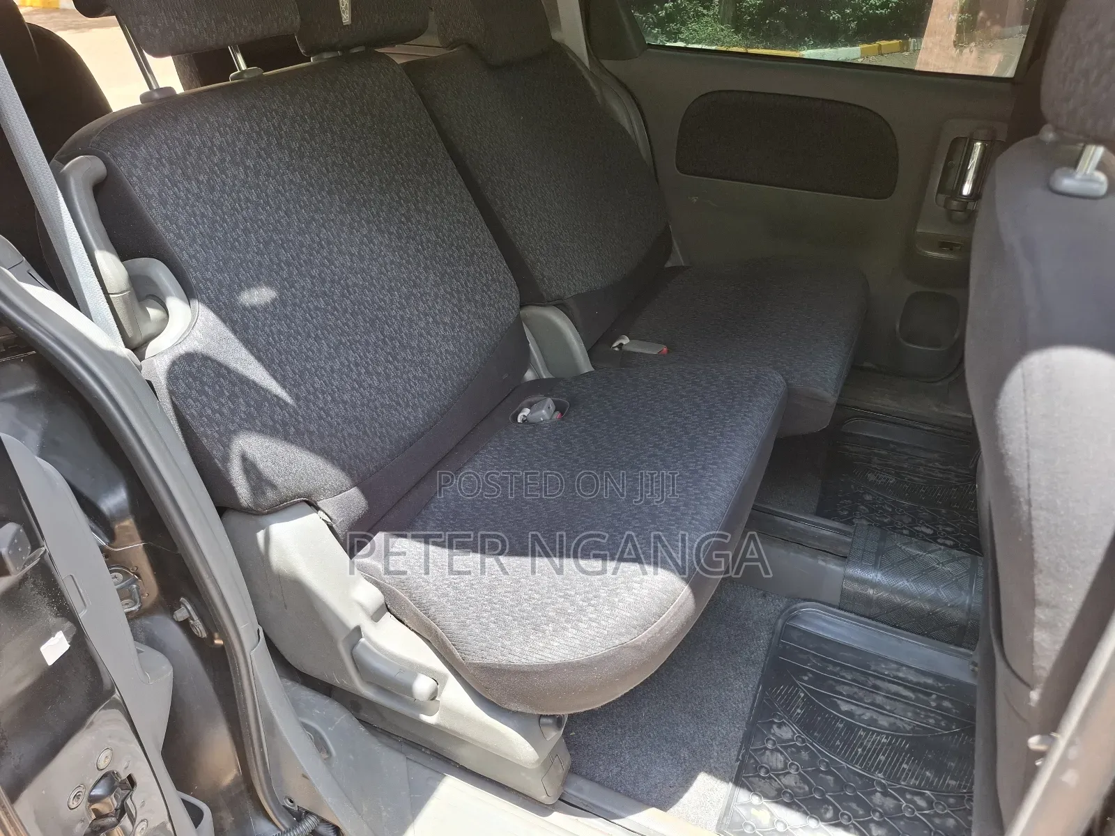 Toyota Sienta 1.5 FWD 2012 Black