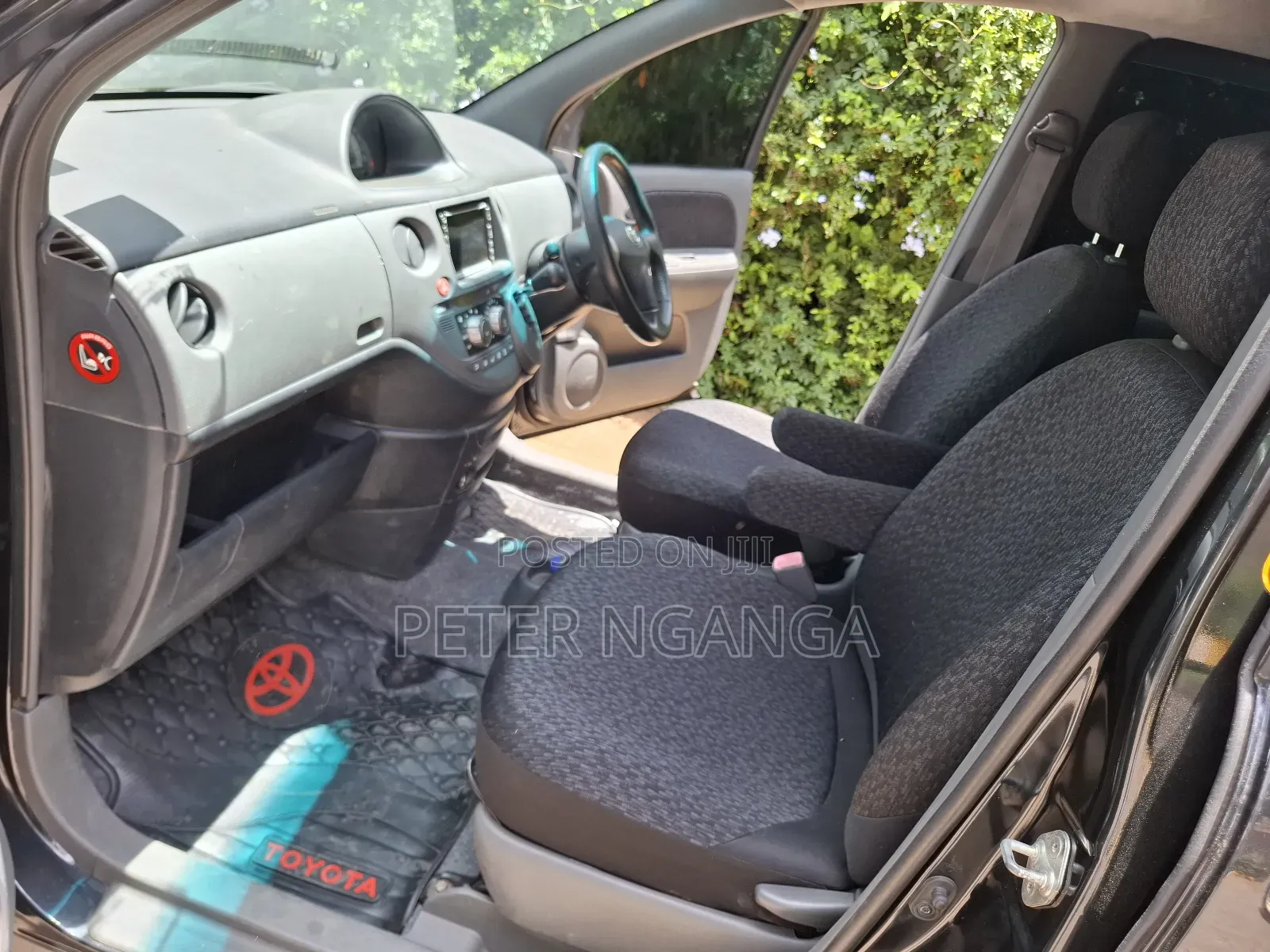 Toyota Sienta 1.5 FWD 2012 Black
