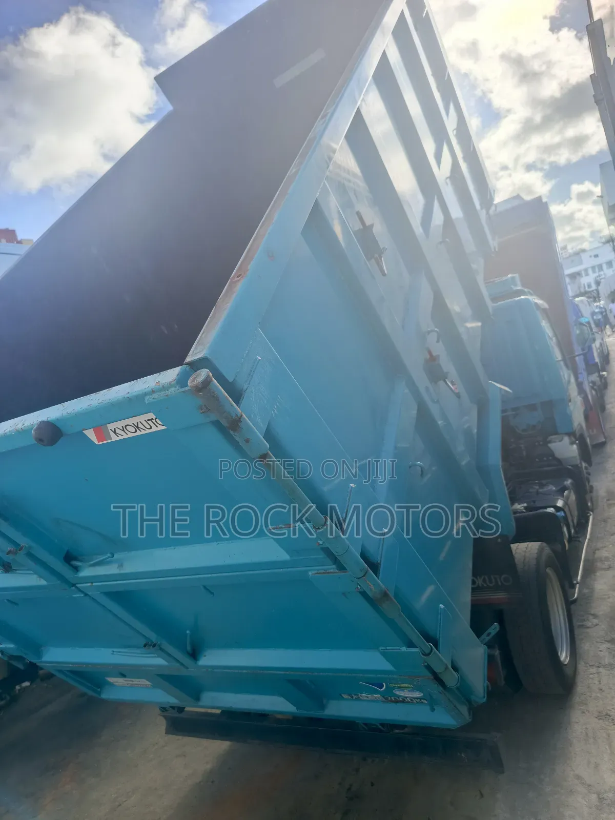 Mitsubishi Fuso 2019 Blue