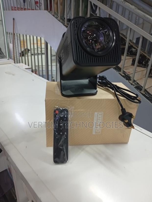 Portable Mini Wifi Android Projector With Inbuilt Speaker