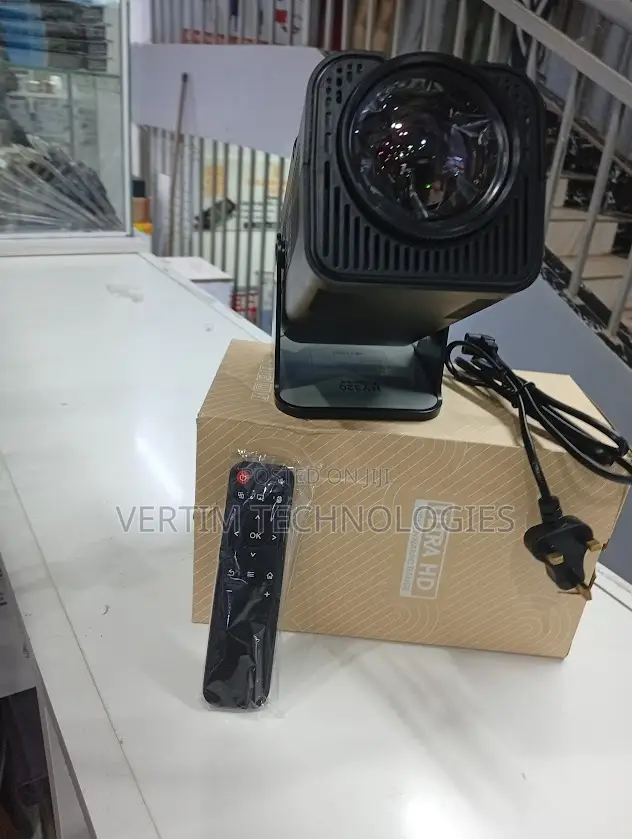 Portable Mini Wifi Android Projector With Inbuilt Speaker