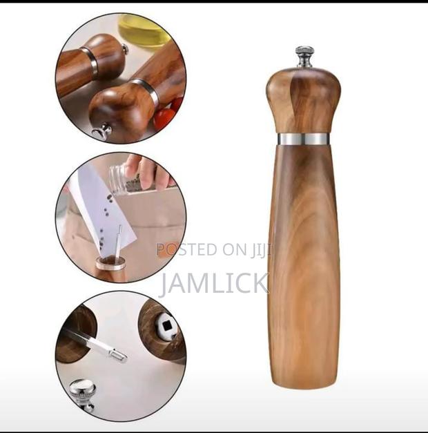 Wooden Portable Pepper/Spice Grinder - Bz
