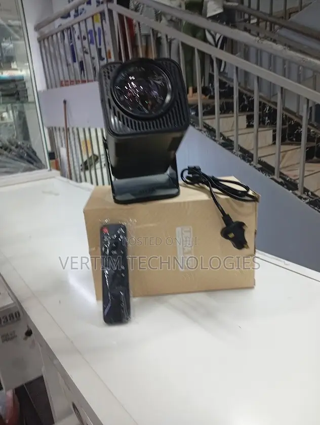 Universal Hy320 Wifi Android Projector With Inbuilt Speaker