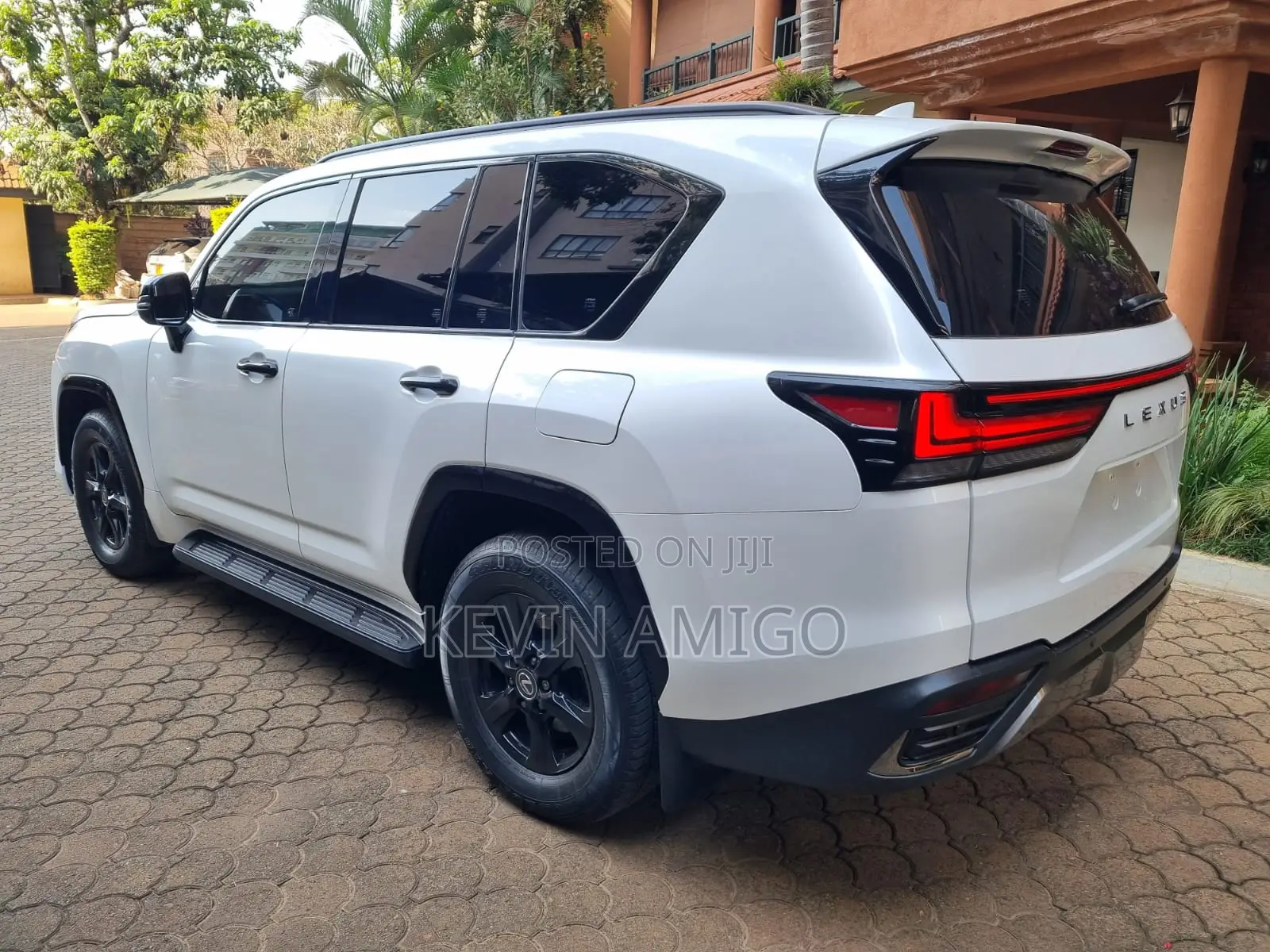 Lexus LX LX 600 2022 White