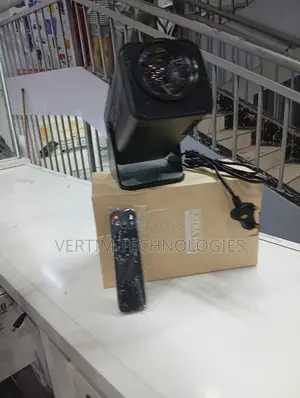 Indoor Outdoor Hy320 Wifi Android Projector With Inbuilt Speaker