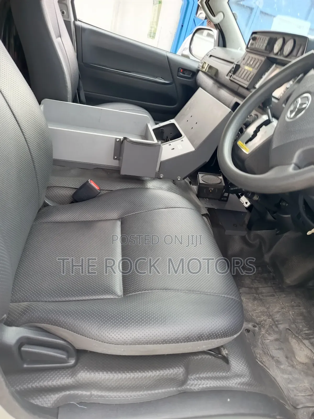 Toyota HiAce 2019 White