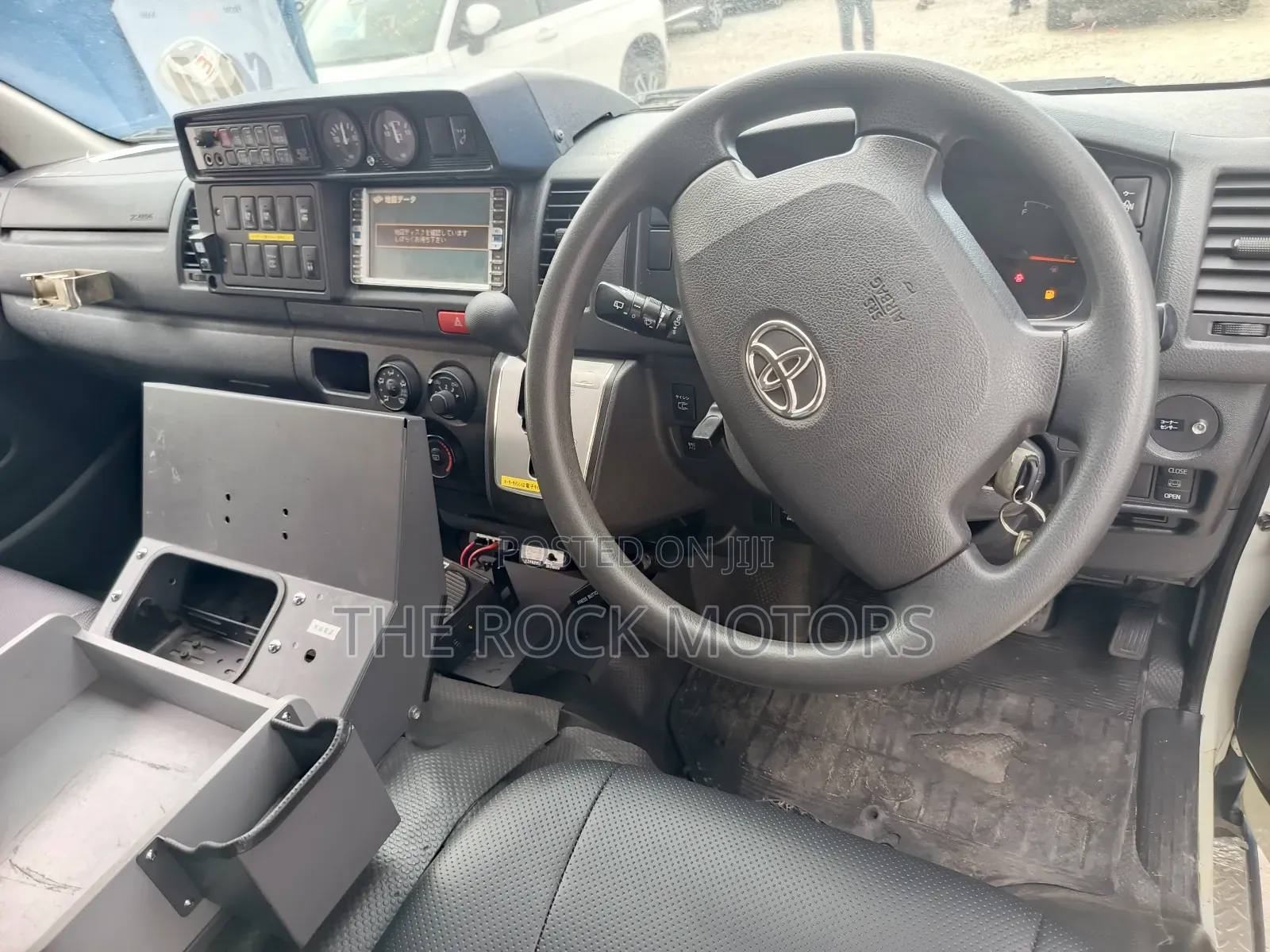 Toyota HiAce 2019 White