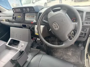 Toyota HiAce 2019 White