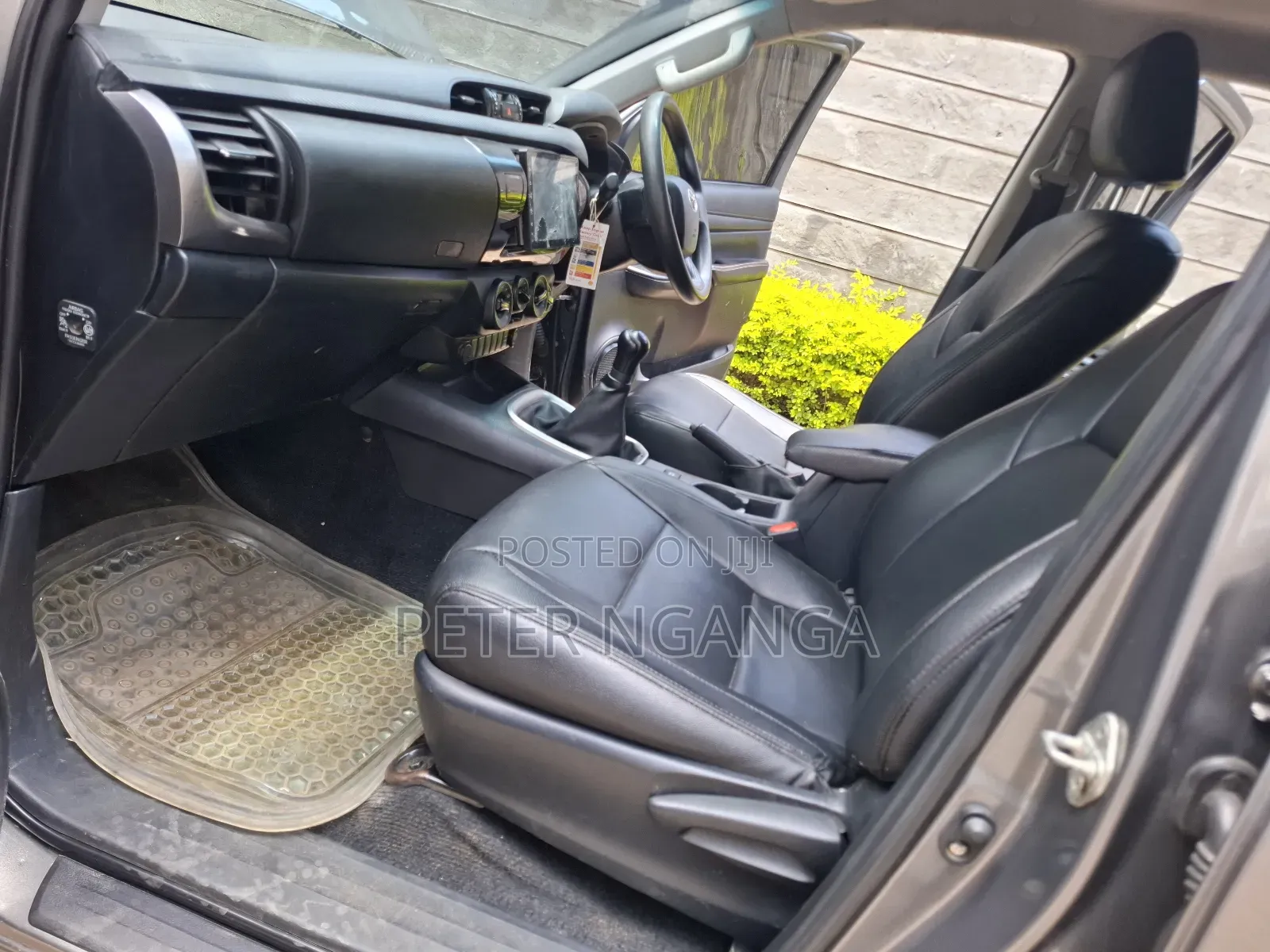 Toyota Hilux SR5 BLACK 4x4 2015 Gray