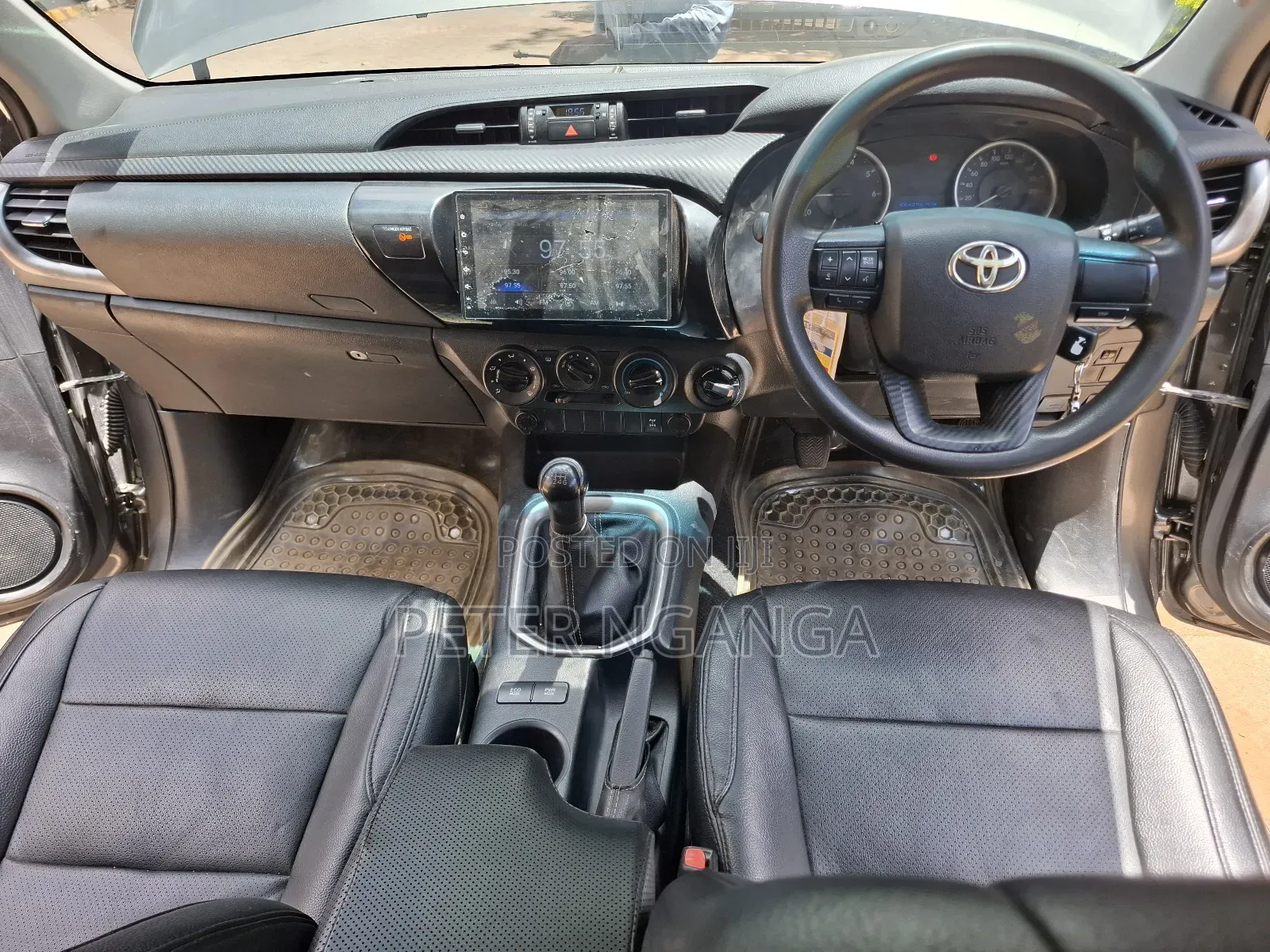 Toyota Hilux SR5 BLACK 4x4 2015 Gray