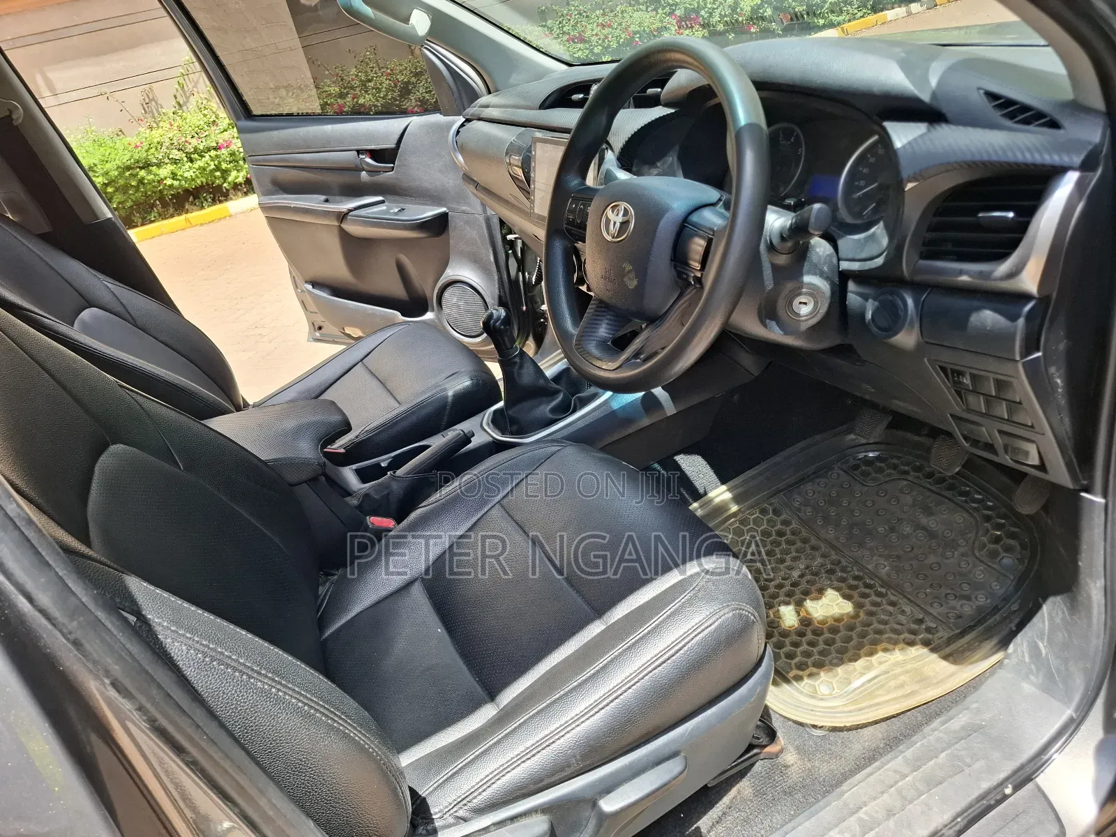 Toyota Hilux SR5 BLACK 4x4 2015 Gray