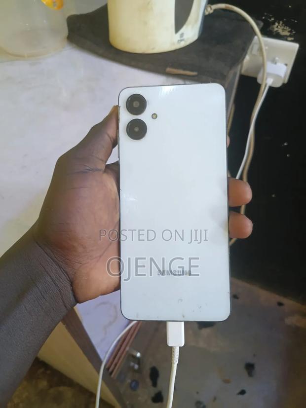 Samsung Galaxy A06 64 GB White - main view