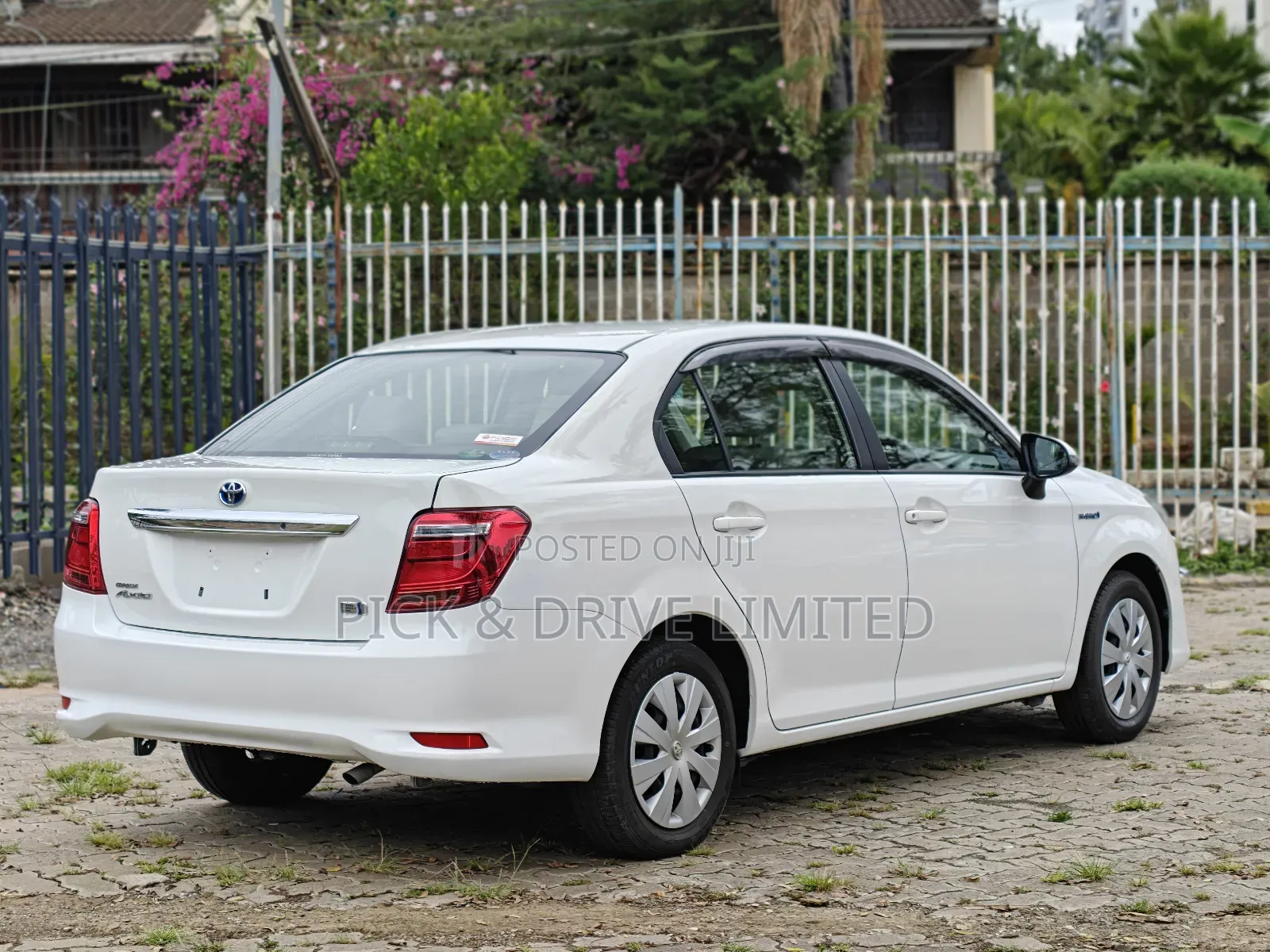 Toyota Axio 1.5 Hybrid 2WD 2018 White