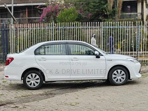 Toyota Axio 1.5 Hybrid 2WD 2018 White