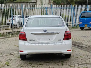 Toyota Axio 1.5 Hybrid 2WD 2018 White