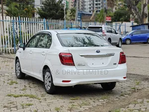 Toyota Axio 1.5 Hybrid 2WD 2018 White
