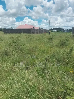Selling 50 by 100 in Malaa 800 Meters From Tarmac