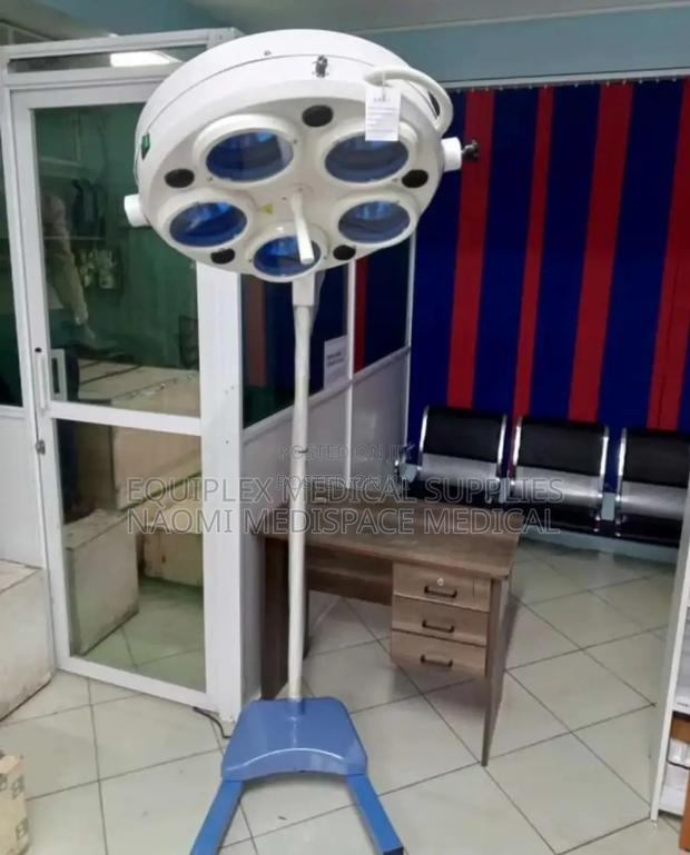 Quality Mobile Halogen Theatre Light (5 Bulbs)
