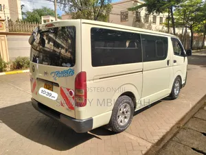 Toyota HiAce 2015 White