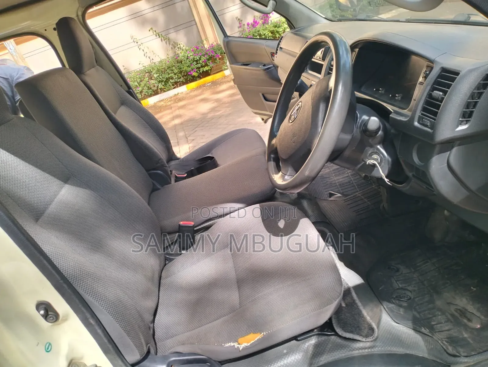 Toyota HiAce 2015 White