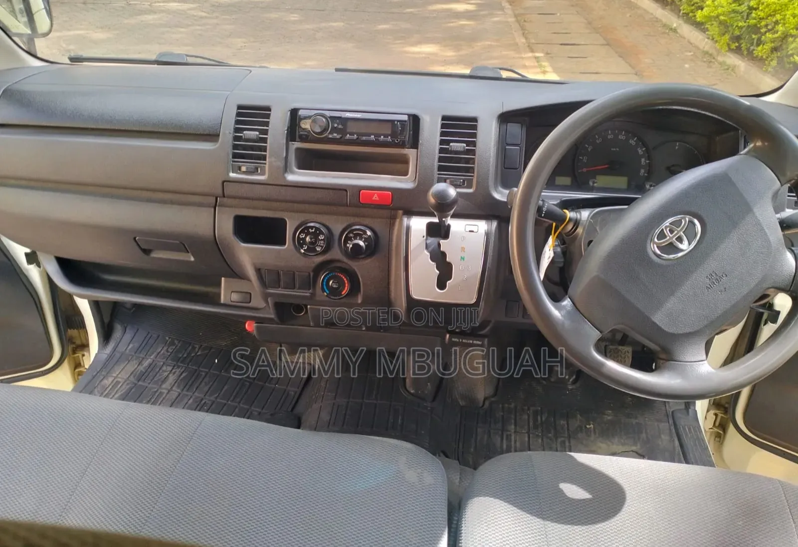 Toyota HiAce 2015 White