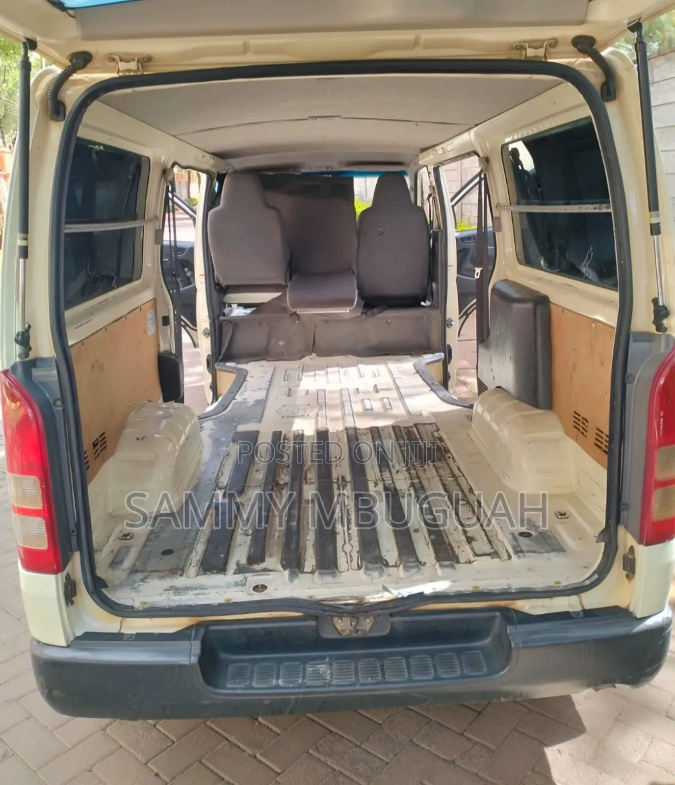 Toyota HiAce 2015 White
