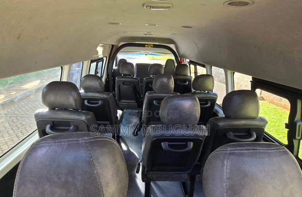 Toyota HiAce 2015 White - thumbnail 10