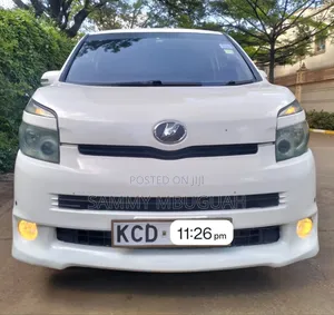 Toyota Voxy 2008 Pearl