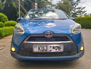 Toyota Sienta 2015 Blue