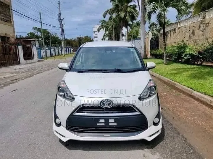 Toyota Sienta 2018 White