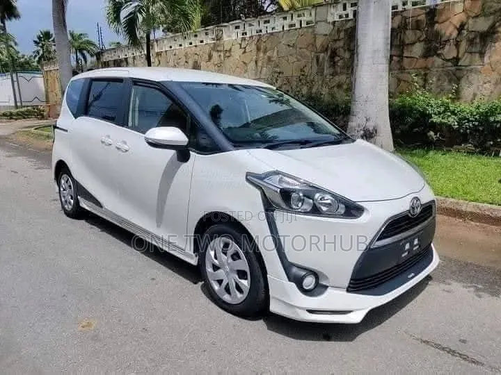 Toyota Sienta 2018 White