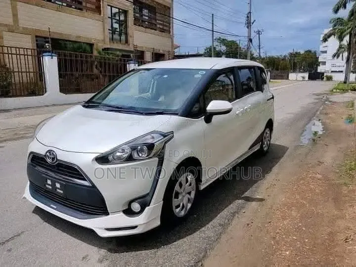 Toyota Sienta 2018 White