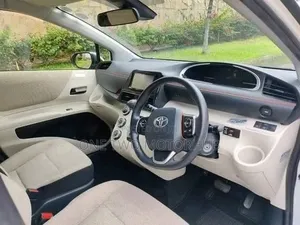 Toyota Sienta 2018 White