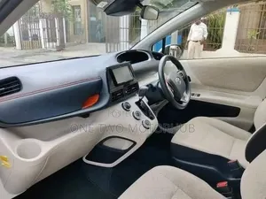 Toyota Sienta 2018 White