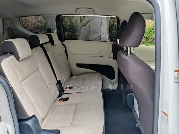 Toyota Sienta 2018 White